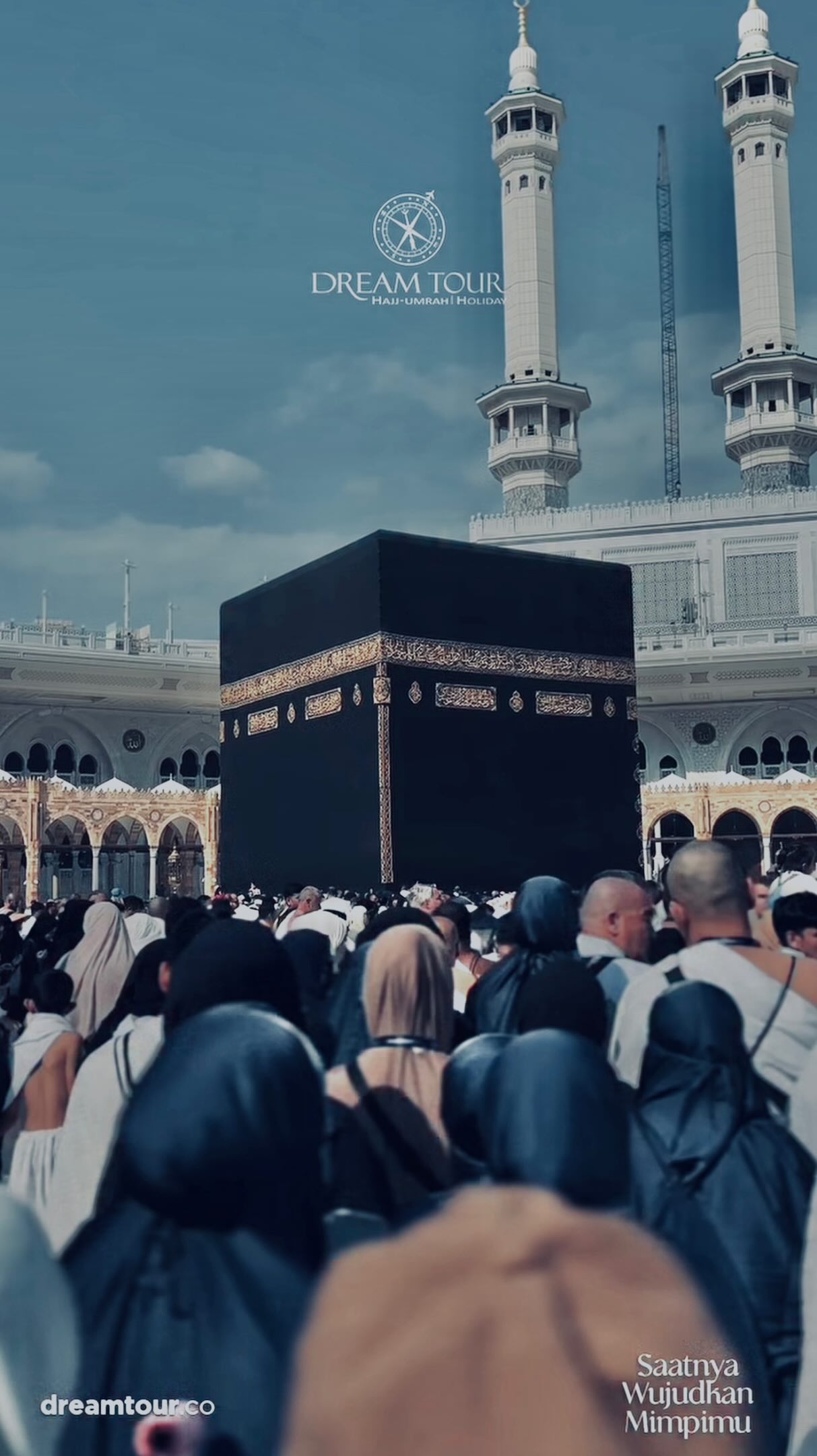 Di hadapan Kabah, ada begitu banyak doa yang kita bawa.